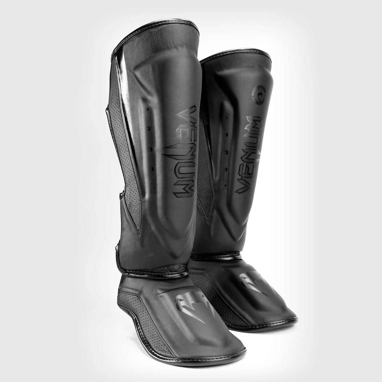 Venum Shin Guards Elite Evo Black/Black - The Fight Club