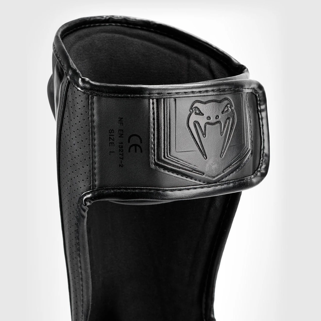Venum Shin Guards Elite Evo Black/Black - The Fight Club