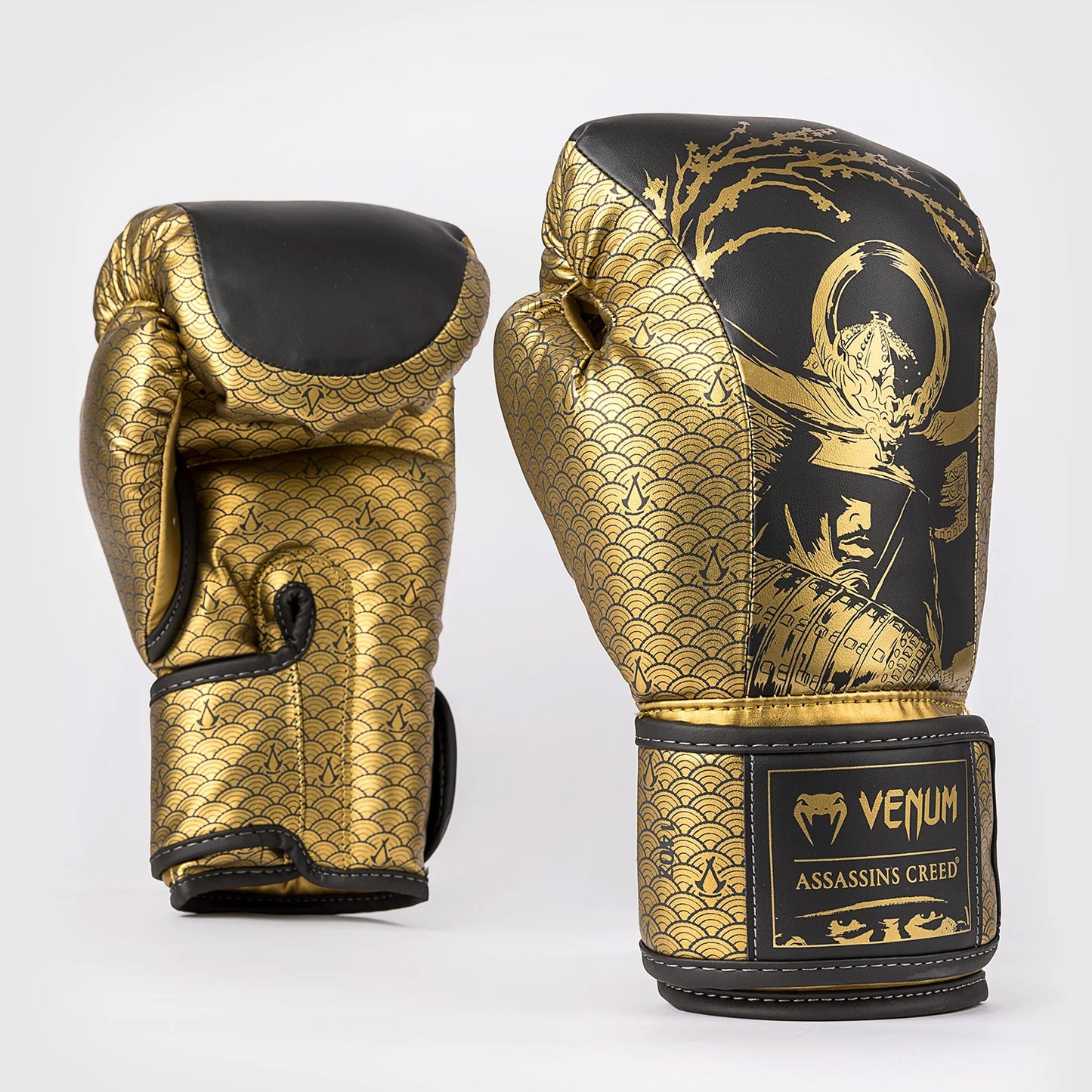 Venum x Assassin's Creed Shadows Boxing Gloves Black/Gold - The Fight Club