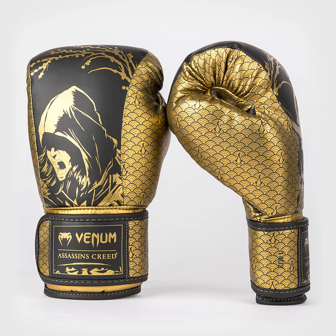 Venum x Assassin's Creed Shadows Boxing Gloves Black/Gold - The Fight Club
