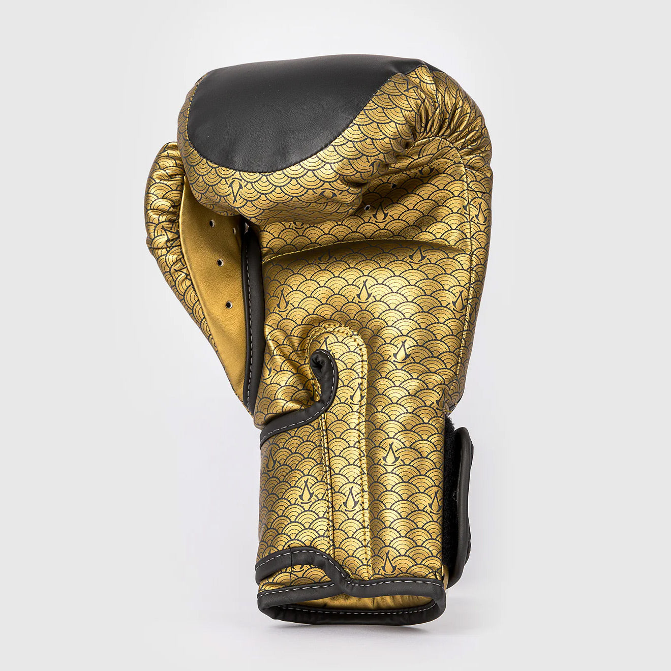 Venum x Assassin's Creed Shadows Boxing Gloves Black/Gold - The Fight Club