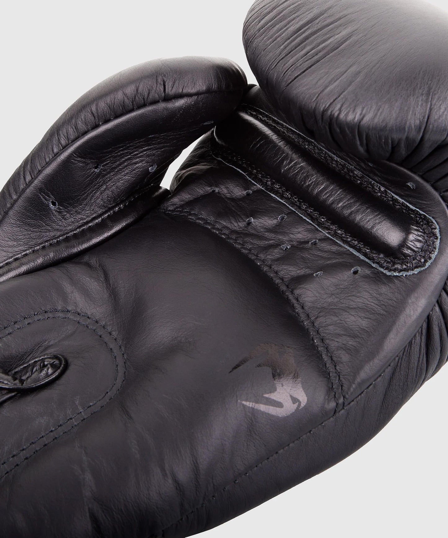 Venum Giant 3.0 Boxing Gloves Nappa Leather Black/Black - The Fight Club