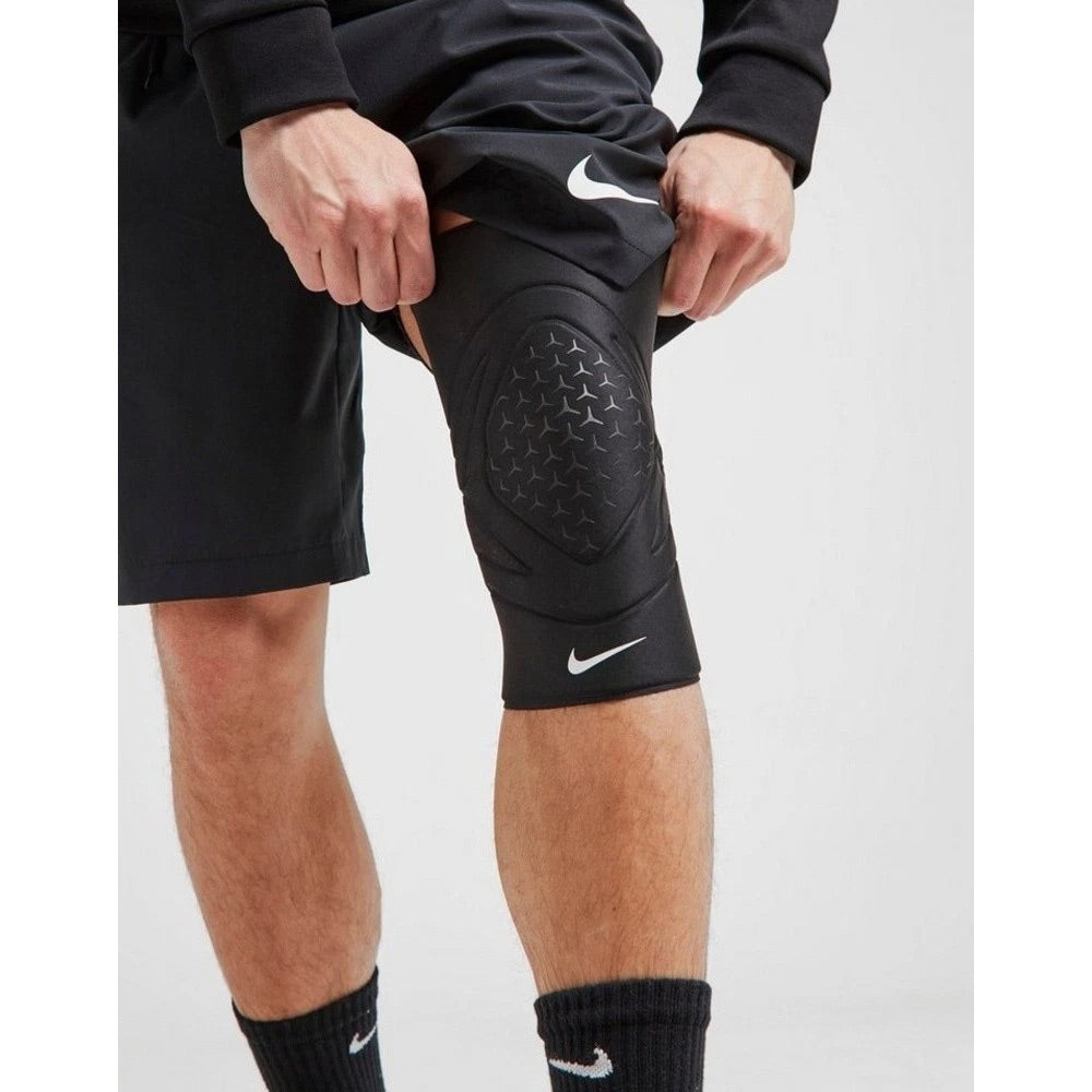 Nike Pro Closed Patella Knee Sleeve - The Fight Club