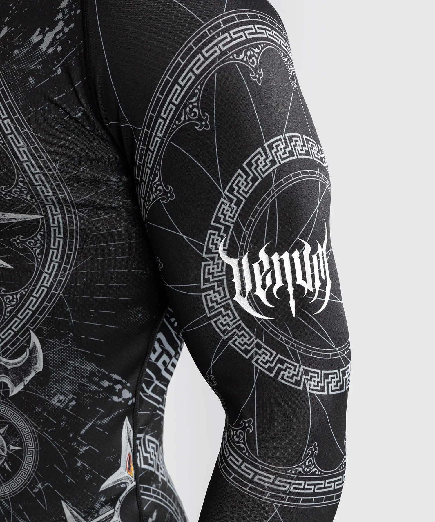 Venum Gladiator 5.0 Men's Long Sleeve Rash Guard Black/Silver - The Fight Club