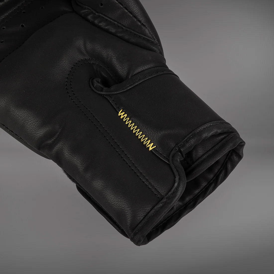 Venum Serpenti Boxing Gloves Black/Silver/Gold - The Fight Club