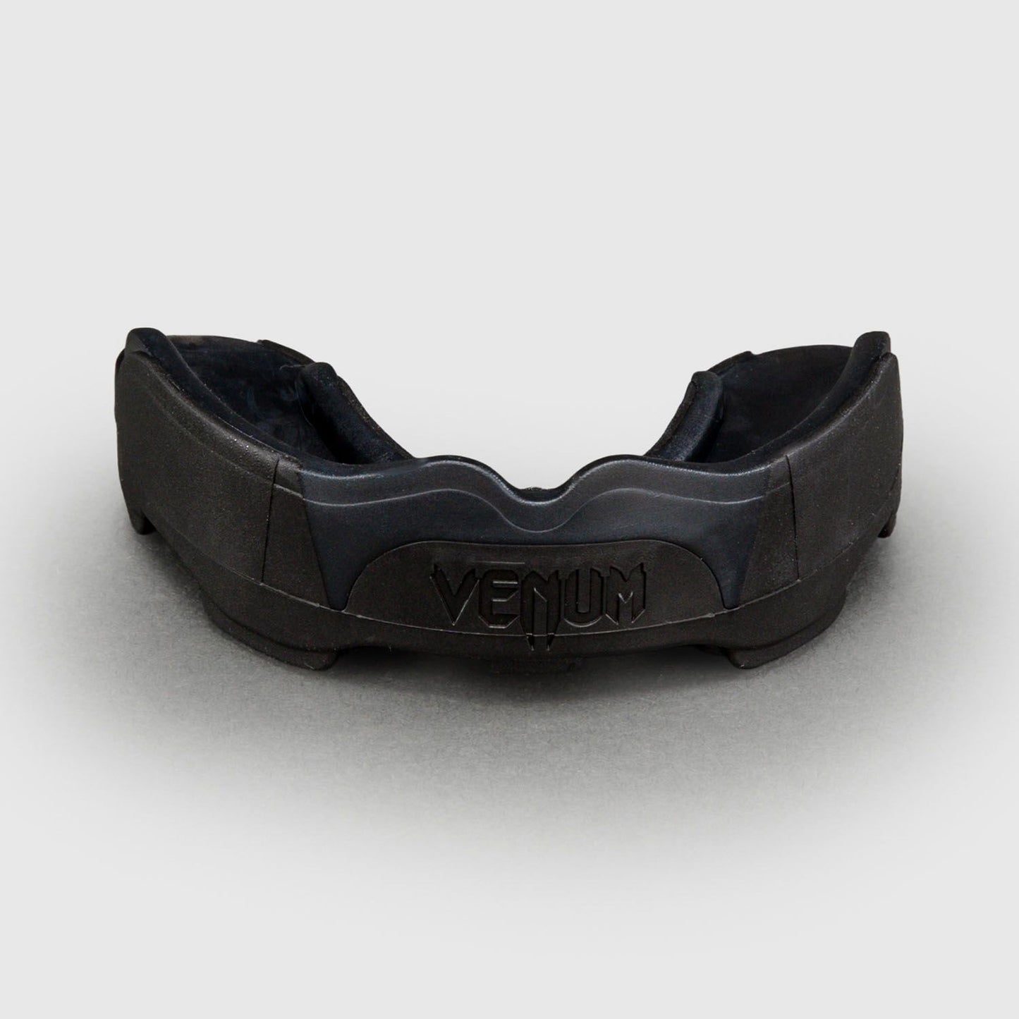 Venum Predator Mouth Guard Black/Black - The Fight Club