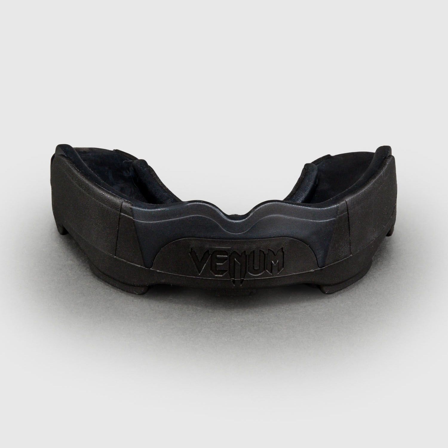 Venum Predator Mouth Guard Black/Black - The Fight Club