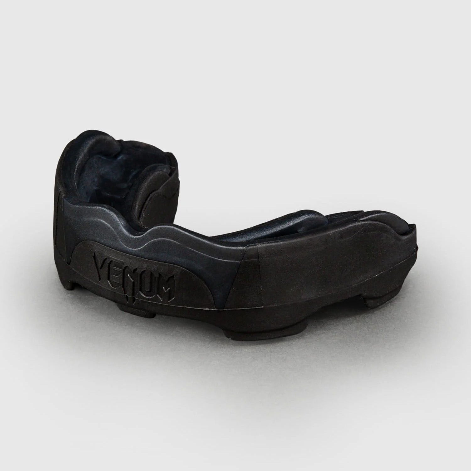 Venum Predator Mouth Guard Black/Black - The Fight Club