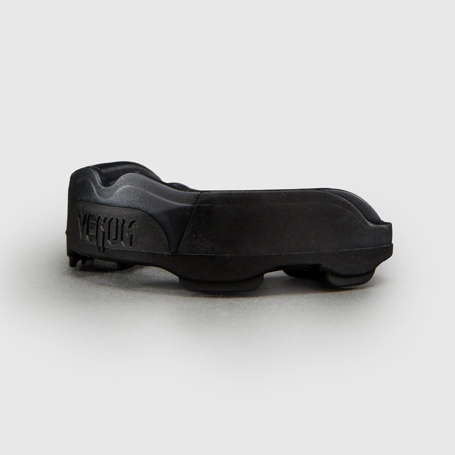 Venum Predator Mouth Guard Black/Black - The Fight Club