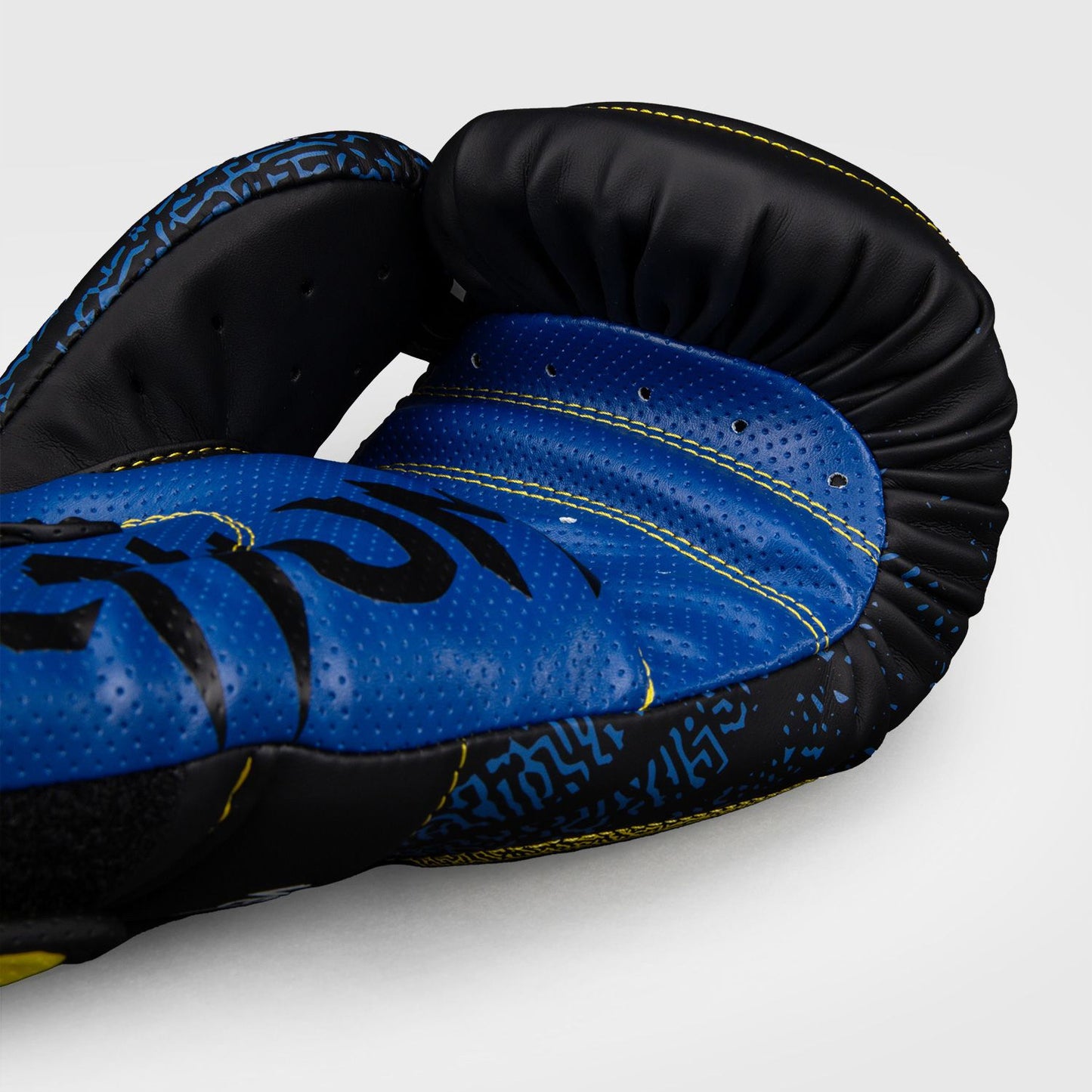 Venum x TEKKEN 8 Boxing Gloves King Black/Yellow - The Fight Club