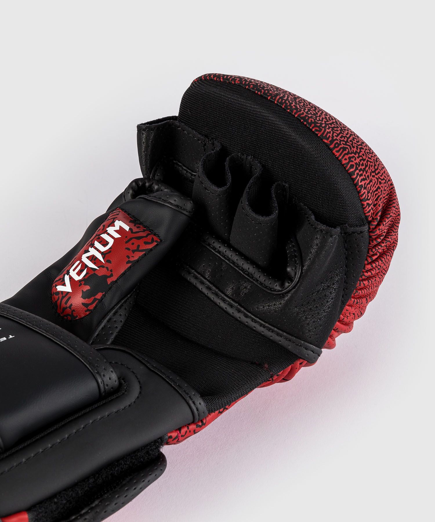 Venum x TEKKEN 8 Sparring Gloves Kazuya Red/Black - The Fight Club
