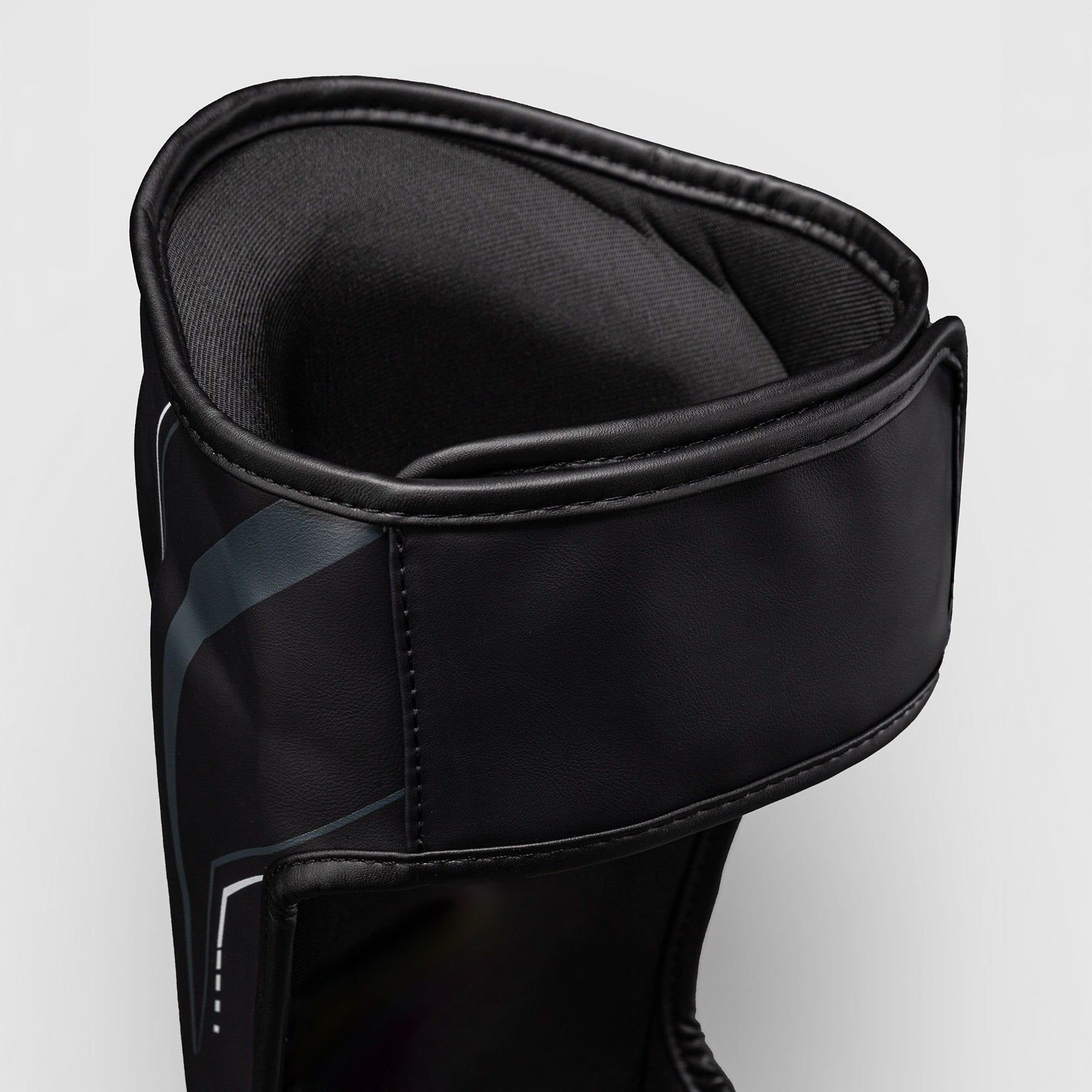 Venum Streamline Shin Guards Black/White - The Fight Club