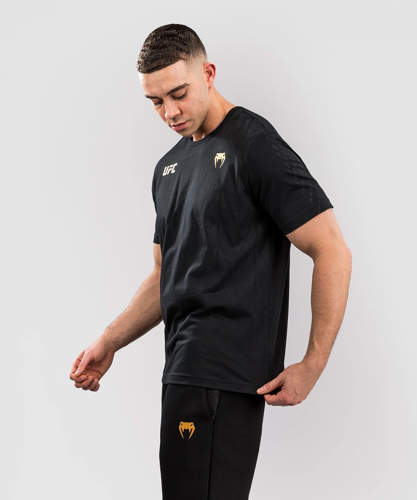 UFC venum champion Tシャツ UFC Fusion by Venum Men's Replica Short Sleeve T-Shirt - Champion