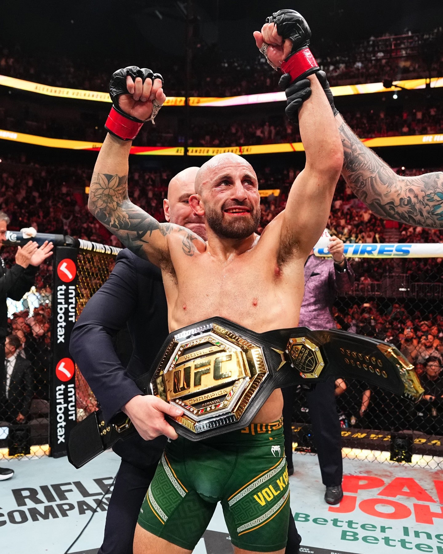 Venum UFC Unrivaled Alexander Volkanovski Men's Vale Tudo Shorts Green - The Fight Club